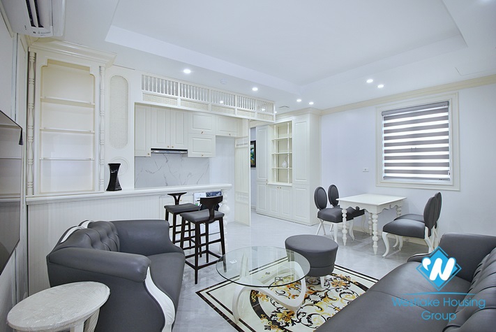 Renovated 2 beds apartment with lake view for rent in Xuan Dieu, Tay Ho